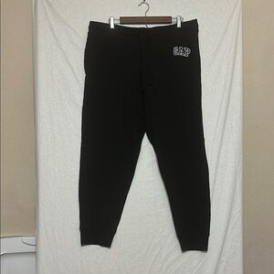 GAP Black Sweatpants with Elastic Waistband and Tapered Fit